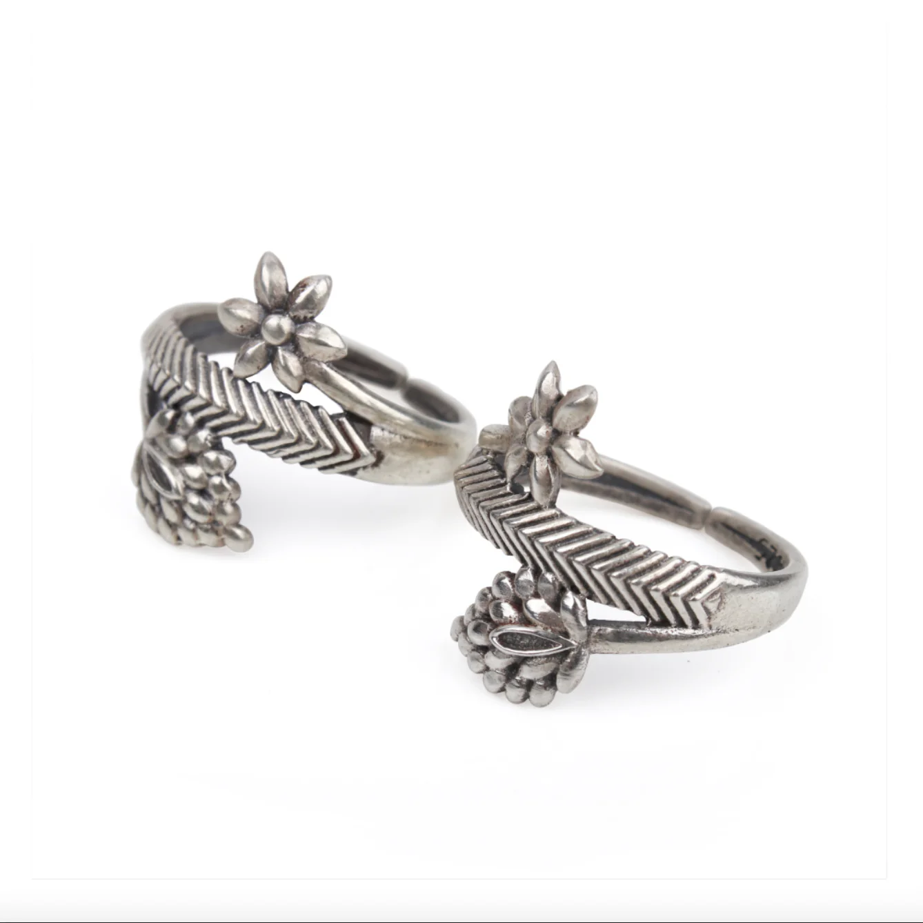 Juhi silver toe rings by Moha - Image 8