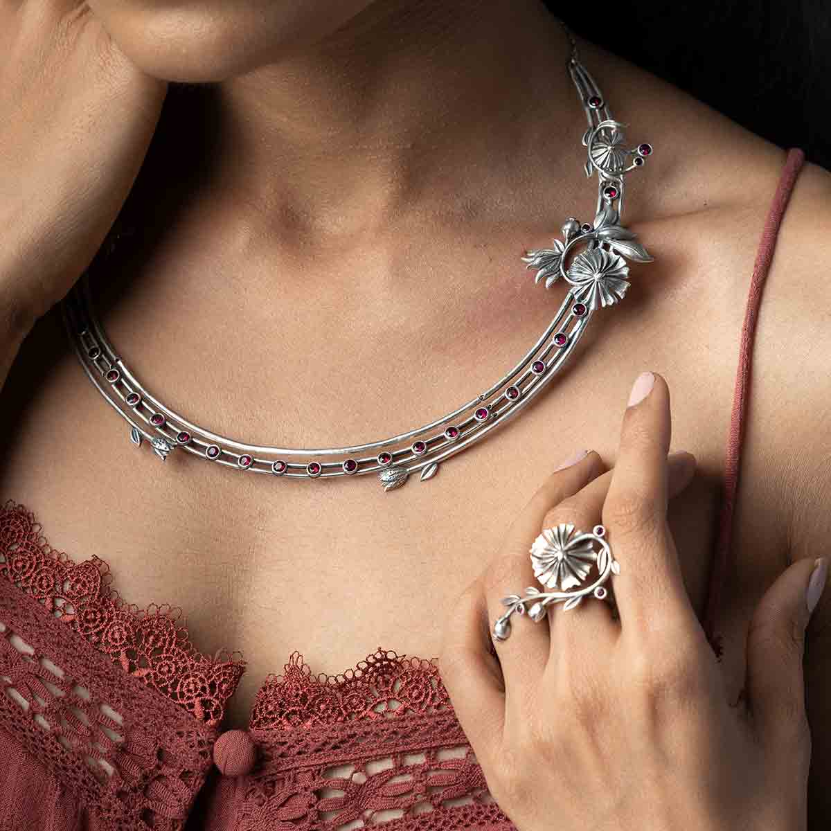 William Morris - Creeper Lilly Silver Finger Ring by Moha - Image 4