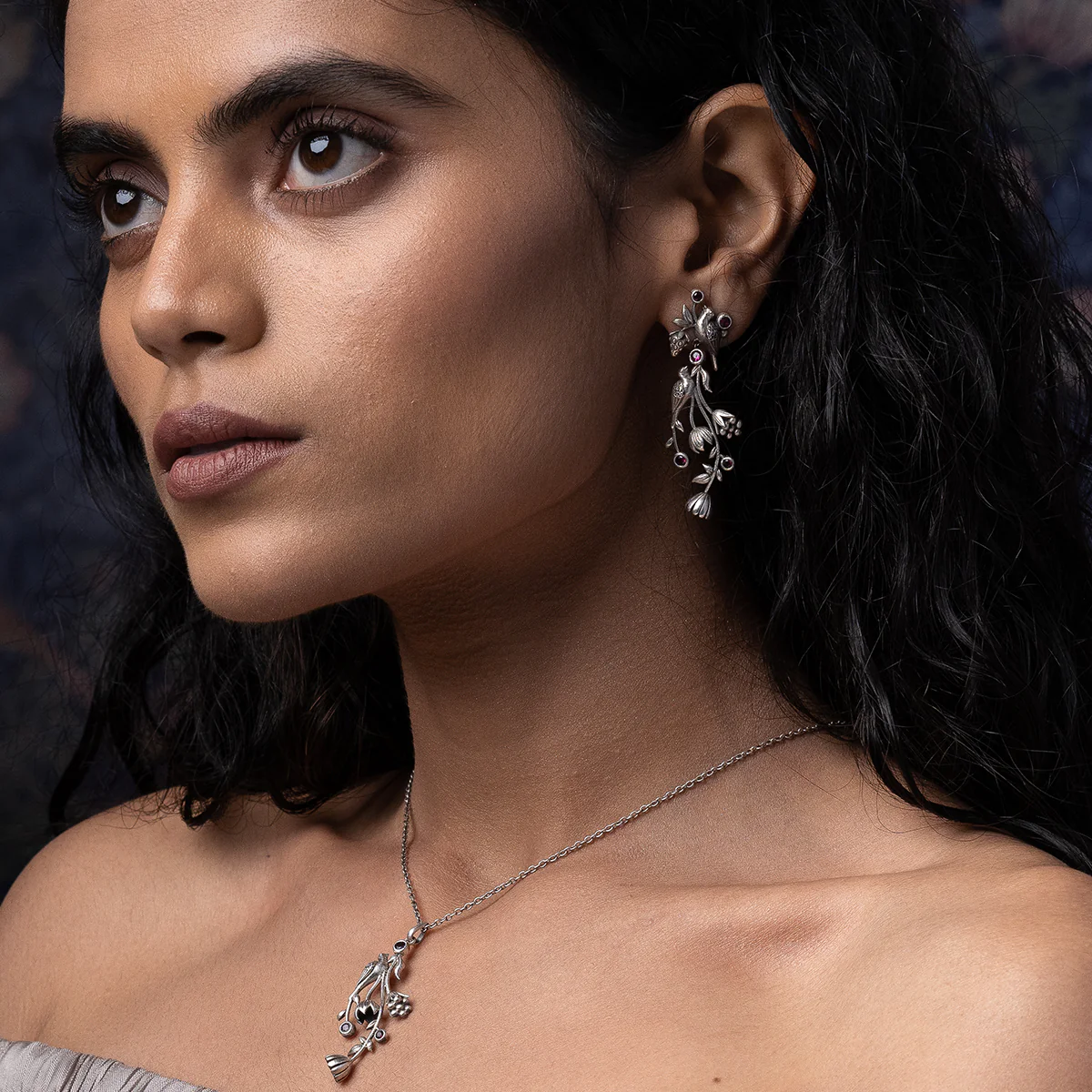William Morris - Strawberry Thief Dangling Partners Silver Earrings by Moha - Image 6