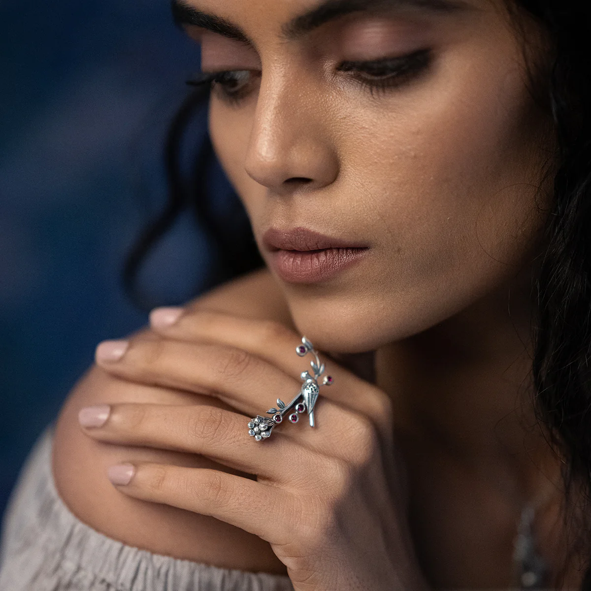 William Morris - Strawberry Thief Silver Creeper Finger Ring by Moha - Image 5