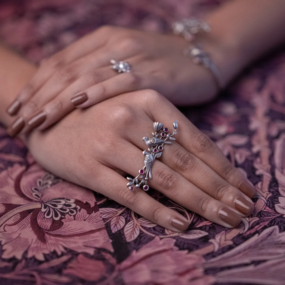 William Morris - Strawberry Thief Silver Double Finger Ring by Moha - Image 3